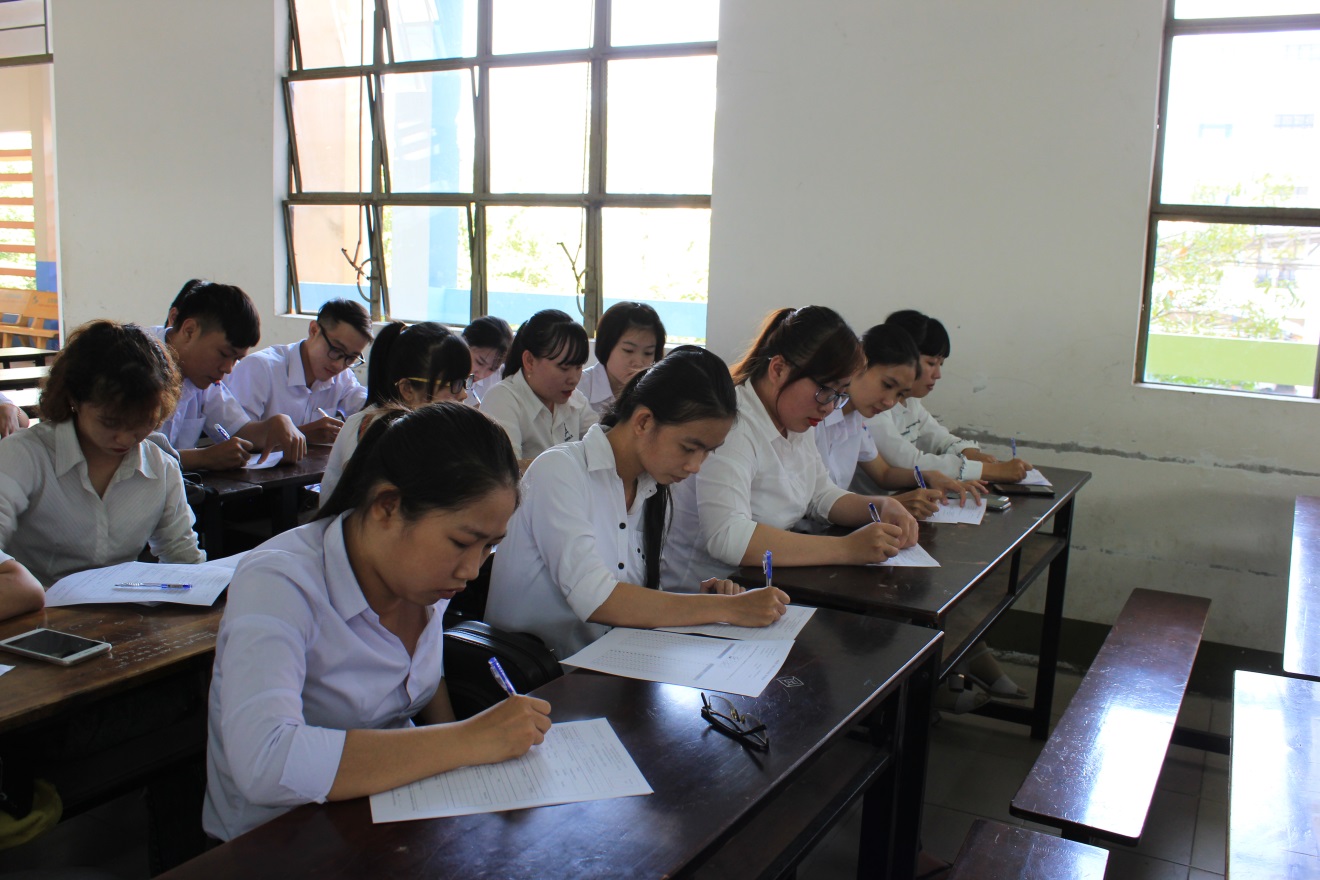 Sinh viên DLA tham gia các bài test kiểm tra năng lực để có thể trở thành những thực tập viên tiềm năng tại Sacombank