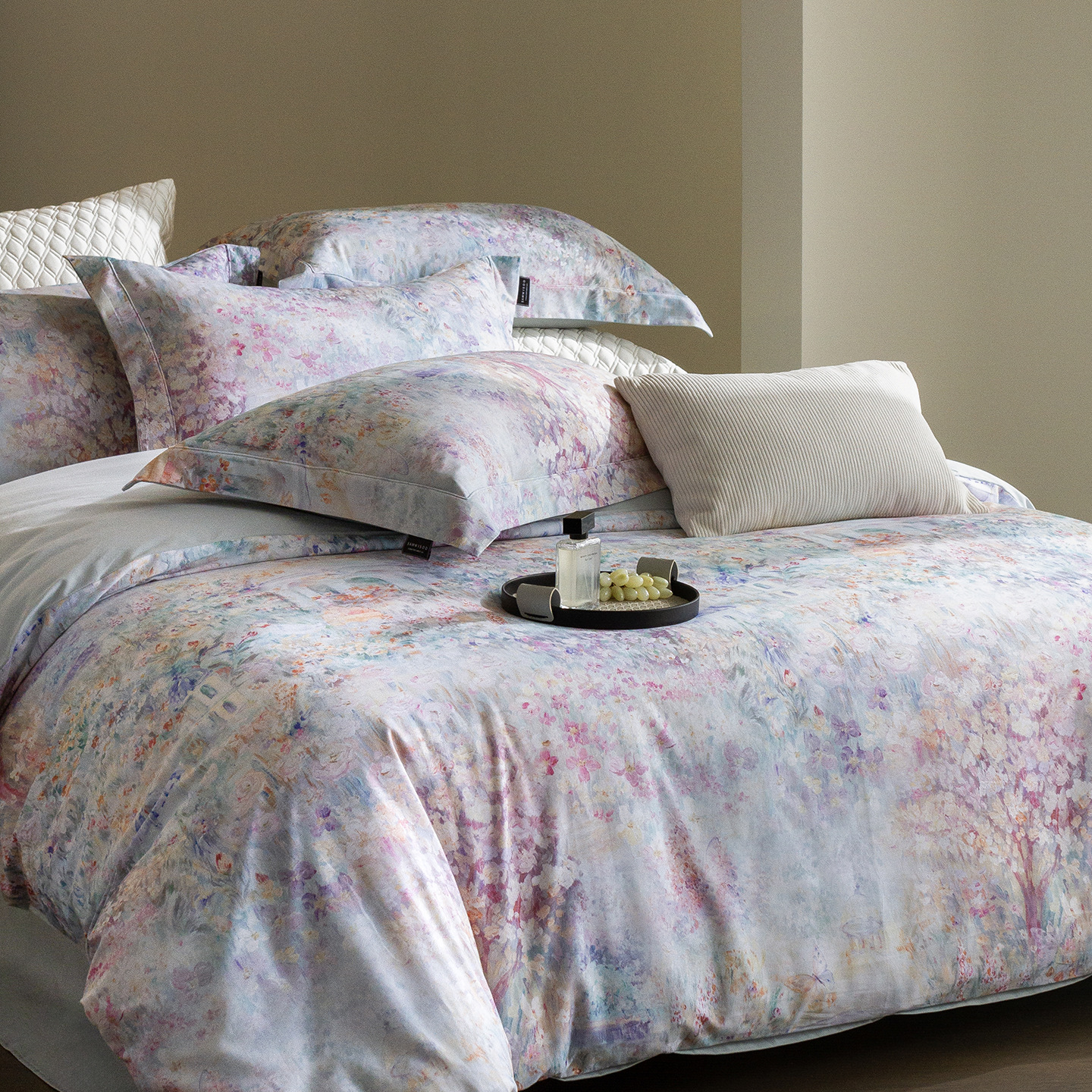 Cotton bed linen with floral pattern, autumn-winter