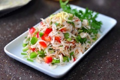 Cho món ăn ra đĩa là xong. Vị chua, ngọt, đậm đà của tất cả nguyên liệu, gia vị kết hợp sẽ khiến bạn và gia đình hài lòng.