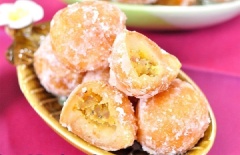 Bánh rán kiểu Thái (Ka Nom Khai Hong) là một món tráng miệng được làm từ bột gạo nếp với khoai lang kèm nhân thịt, đậu xanh thơm ngon, làm hài lòng tất cả mọi người. Món bánh này na ná món bánh rán của Việt Nam. Hãy thử vào bếp và làm món bánh độc đáo này nhé!
