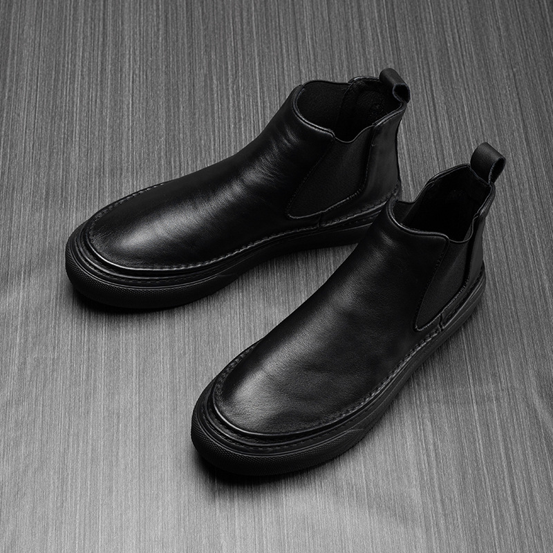 Men's boots made of top-grain leather, lined
