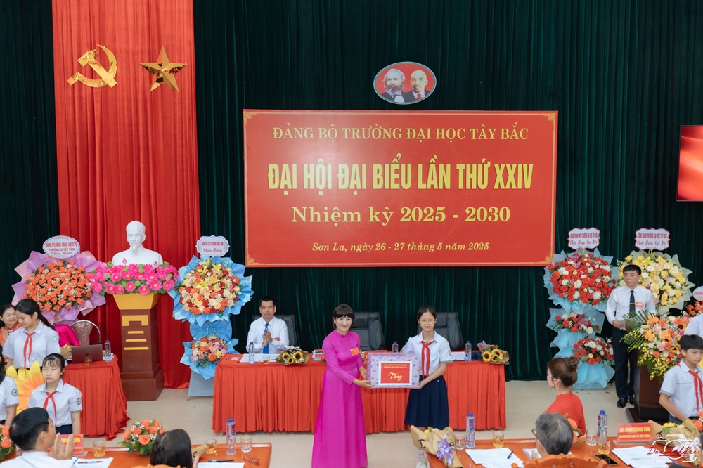 Đảng bộ Trường Đại học Tây Bắc tổ chức thành công Đại hội Đại biểu Đảng bộ Trường Đại học Tây Bắc lần thứ XXIV, nhiệm kỳ 2025 - 2030