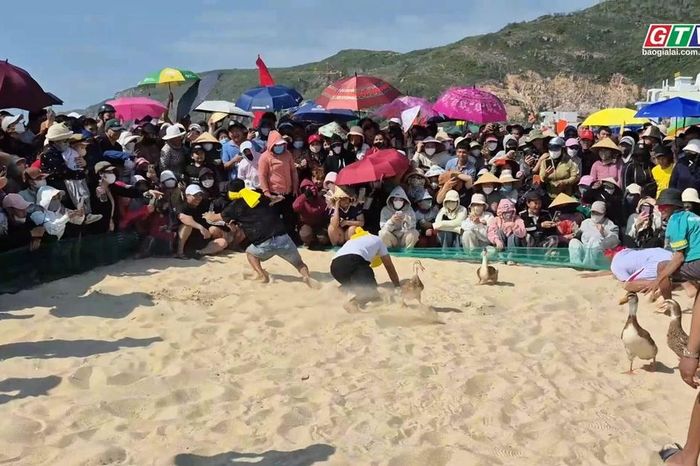 Nhơn Hải rộn ràng ngày hội - Báo Gia Lai