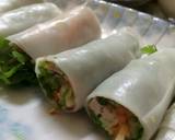 Thưởng thức thôi. Bạn có thể làm 2 cách. Cách 1 là vừa cuốn vừa ăn. Cách 2 là cuốn xong thì ăn. Xin mời !