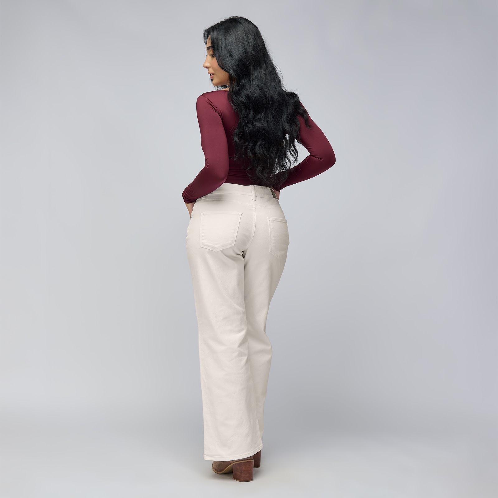Jean vaquero flare tiro medio en denim licrado, color ivory - Vista 5