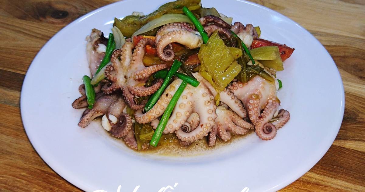 Bạch tuộc xào cải chua