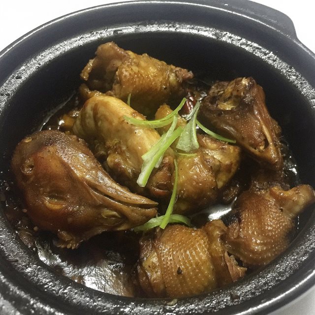 Đầu Gà Kho Gừng Tiêu Sọ