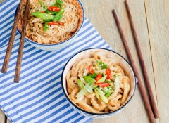 Mì trộn sốt bơ đậu phộng cực nhanh chóng với hương vị béo bùi, đậm đà và ngon, không gây cảm giác ngán đâu nhé. Bạn có thể làm món này ăn sáng hoặc ăn tối đấy, nhanh tay lưu công thức và thử ngay nhé.