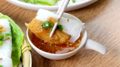 Chạo tôm được chiên vàng ươm, đậm đà vị ngọt tự nhiên của thịt tôm cùng gia vị cực ngon hấp dẫn. Đặc biệt khi ăn kèm với bún hoặc bánh hỏi càng làm tăng thêm hương vị đấy. Thử ngay cách làm chạo tôm dai ngon, thơm lừng này ngay bạn nhé.