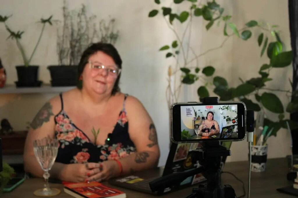 Malu Jimenez gravando o curso