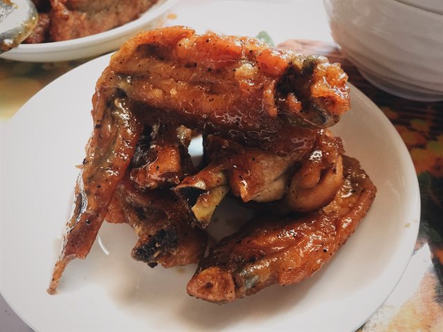 Cánh Gà Chiên Sốt Mắm Tỏi