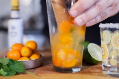Chanh vắt lấy nước cốt. Tắc cắt đôi, cho lá bạc hà và 30ml rượu Tequila, dùng dụng cụ nghiền vỡ vỏ tắc, sau đó cho thêm 90ml rượu Tequila còn lại vào, sau đó là siro đường, nước cốt chanh, rượu Grand Marnier, đậy nắp là tắc đều hỗn hợp trong khoảng 10 giây.