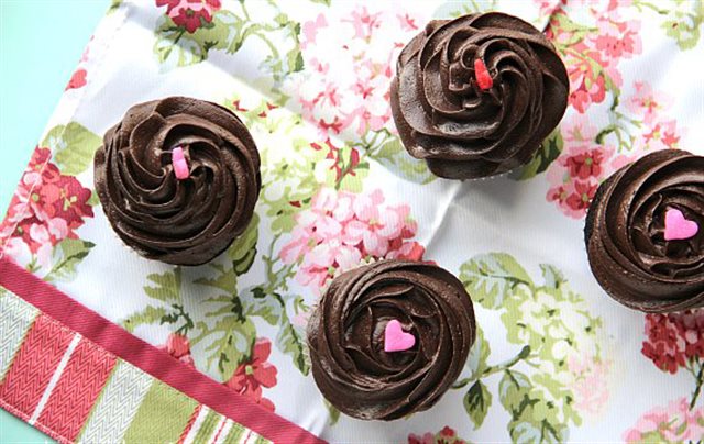Kem Chocolate Phủ Bánh Cupcake