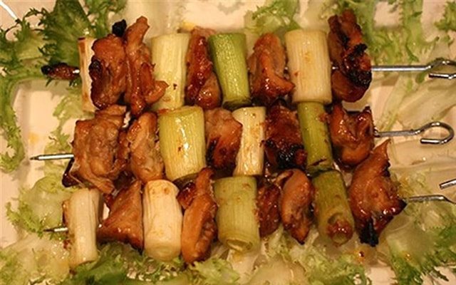 Gà Xiên Tỏi Tây Nướng