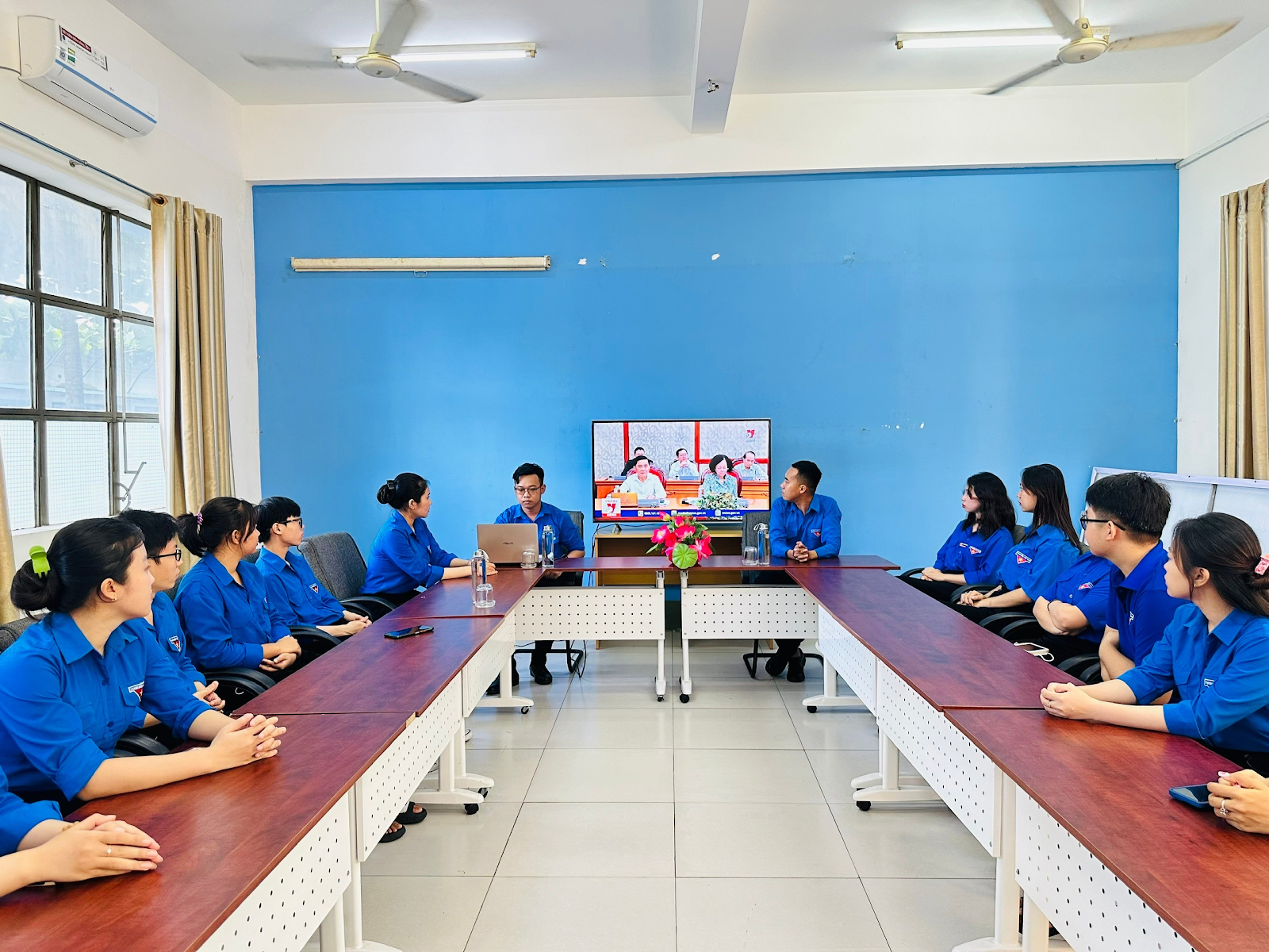 Thành viên CLB được xem các video về vấn nạn tin giả và tin sai sự thật lan truyền trên mạng xã hội