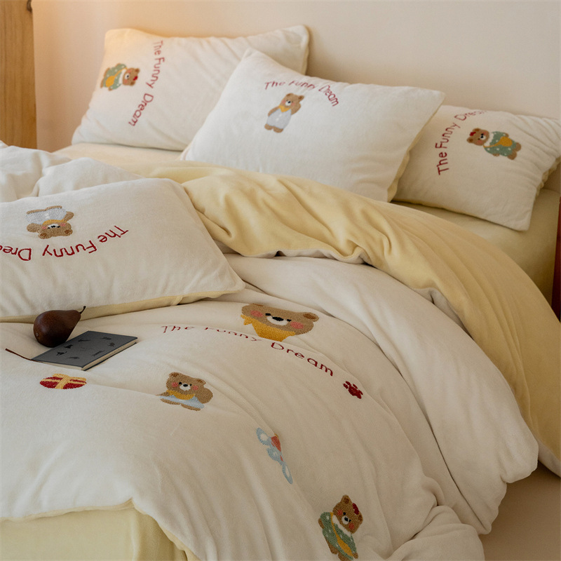 Fluffy bedding set made of milk fiber fleece for children