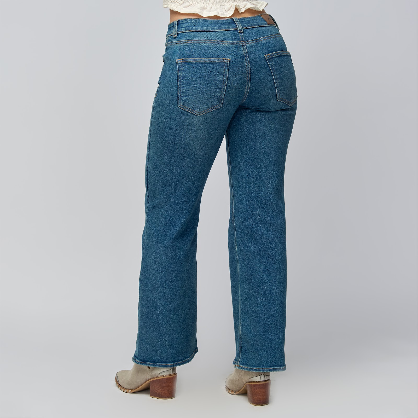 Jean vaquero flare tiro medio en denim licrado, color azul medio - Vista 3