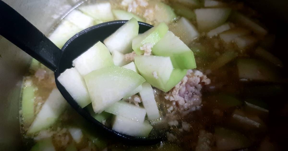 Canh bí xanh nấu xương gà và thịt xay