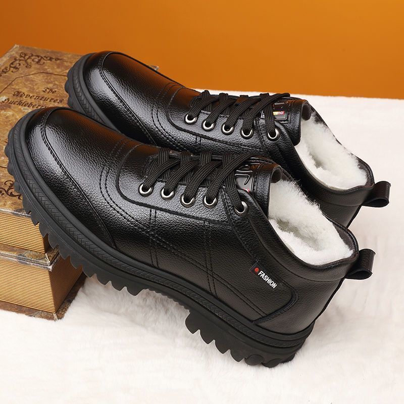Insulated Men's Winter Boots, warm and durable