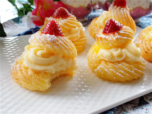Bánh Su Kem Nhân Custard