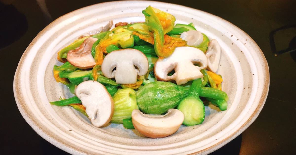 Bí đỏ bao tử xào nấm mỡ