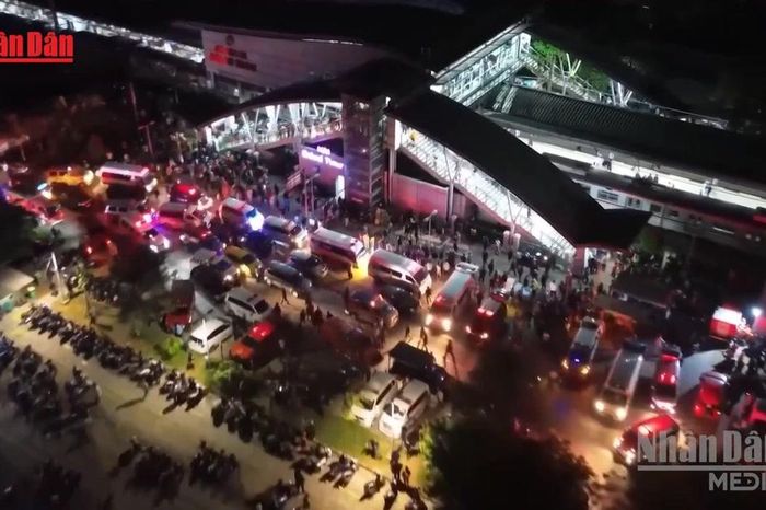 [Video] Indonesia: Hai đoàn tàu va chạm gần Jakarta, ít nhất 14 người thiệt mạng - Báo Nhân Dân