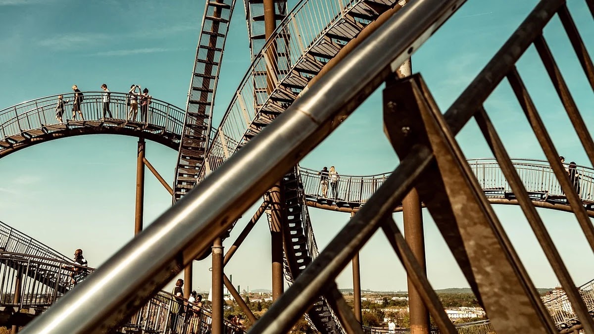기준금리 인상과 인하가 소비자와 기업에 미치는 차별적 영향