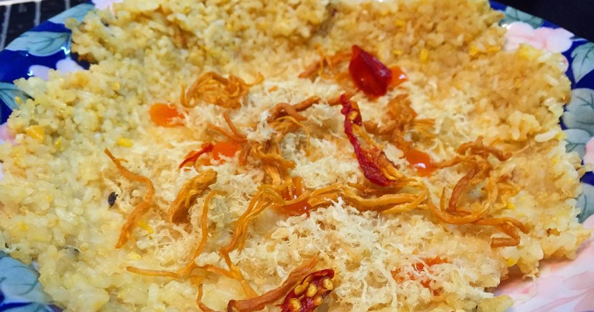 Cơm rang trứng cháy ruốc, gà khô cay giòn
