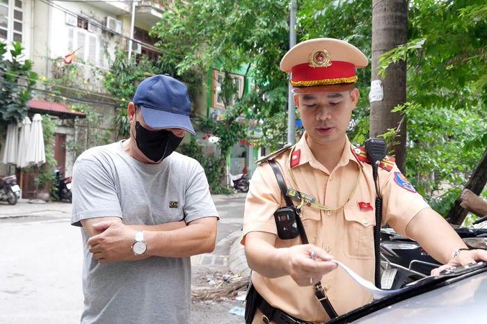 Phường Kim Liên quyết liệt tháo gỡ 'điểm nghẽn' giao thông - Đài Phát thanh và truyền hình Hà Nội