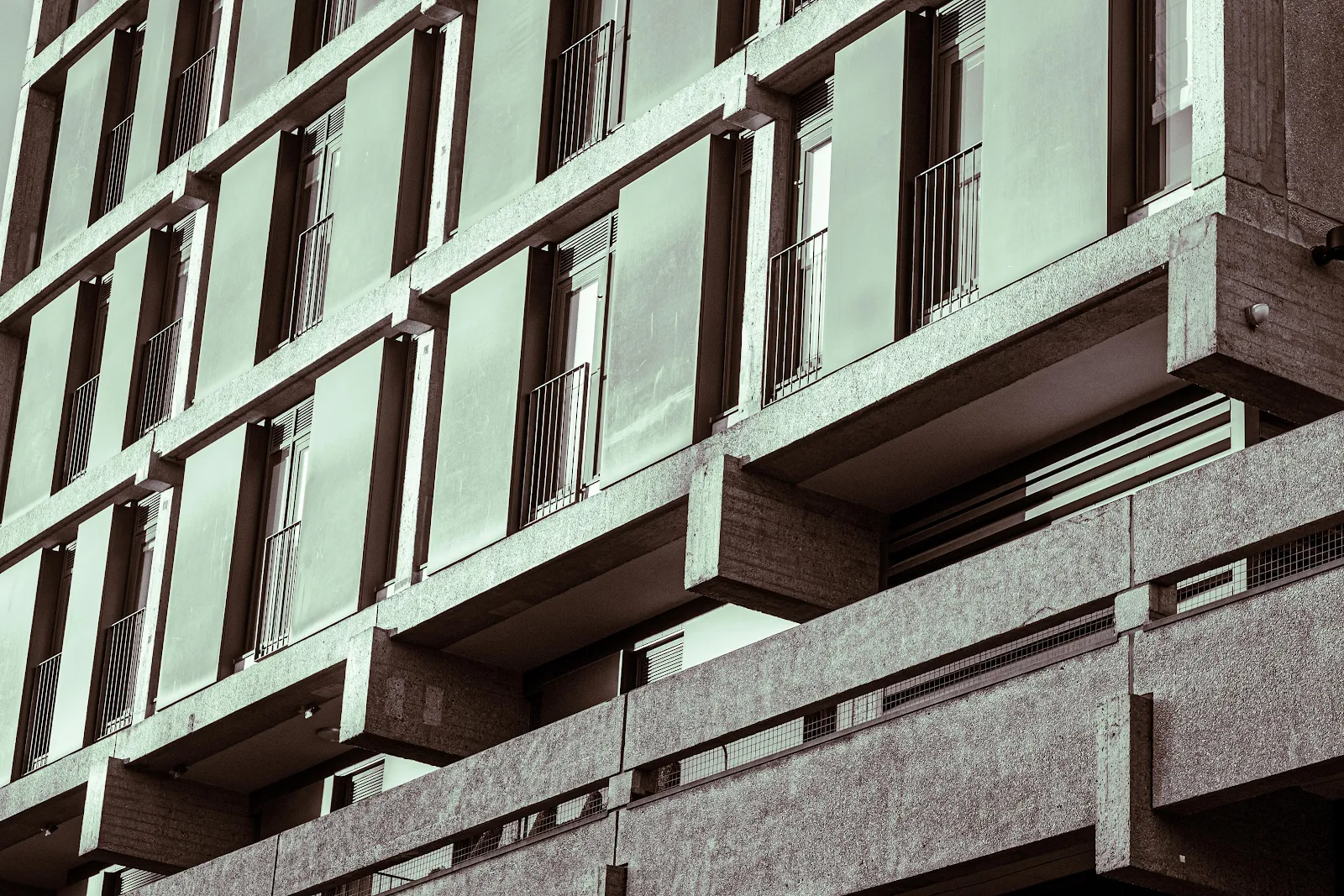 Modern Brutalist Concrete Facade - Architectural Photography 4K Wallpaper (4896x3264)