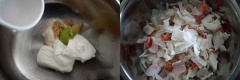 Cho sốt mayonnaise, sữa chua, kem phô mai, nước cốt chanh, đường, mù tạt và tỏi băm nhỏ vào bát trộn đều. Thanh cua thái miếng nhỏ cho vào âu. Cho phần sốt đã trộn vào âu thanh cua rồi trộn đều.