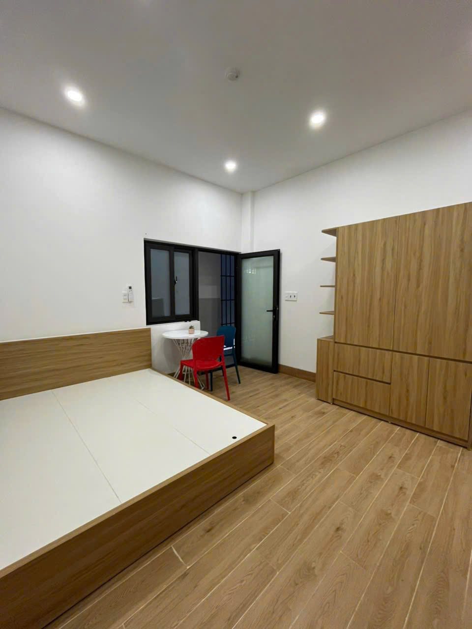 PHÒNG TRỐNG STUDIO – TÔN ĐỨC THẮNG 2