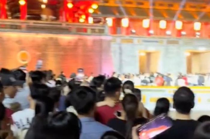 Clip dòng người đổ về Đại Nội Huế dịp nghỉ lễ gây sốt - Tạp chí Tri thức