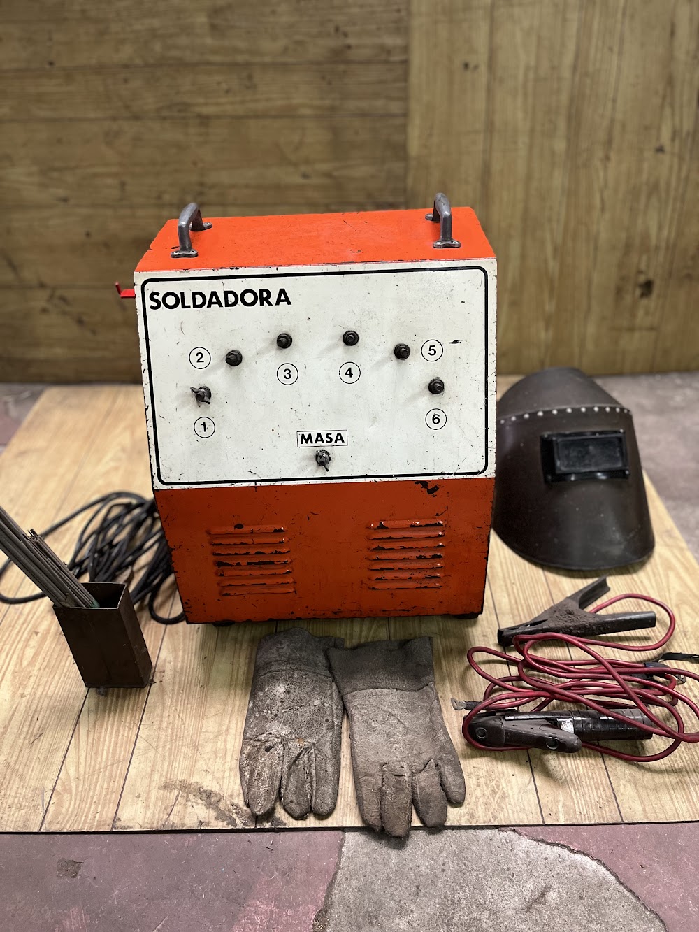 Soldadora eléctrica color naranja