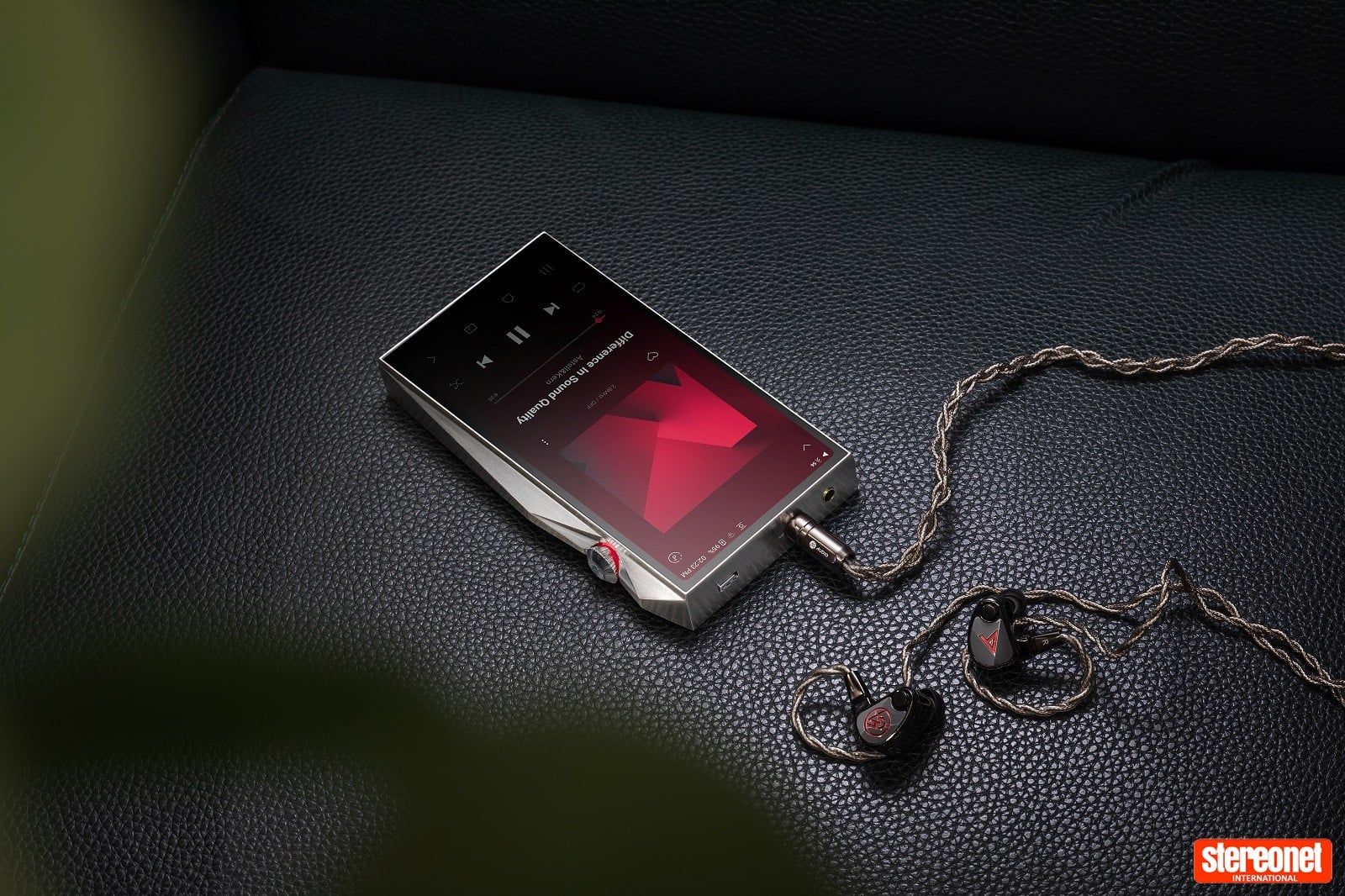 Astell-and-Kern-SP4000T-&-Clarus (6).jpg