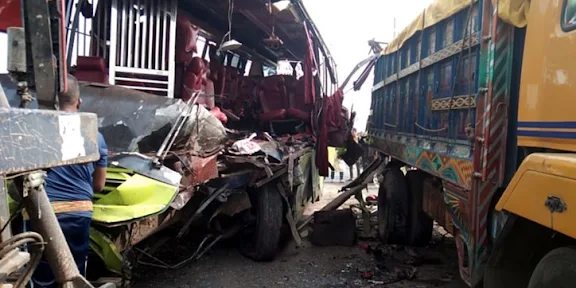 ঢাকা-ভাঙ্গা এক্সপ্রেসওয়ের শিবচরে বাস-ট্রাক সংঘর্ষে ৩ জন নিহত