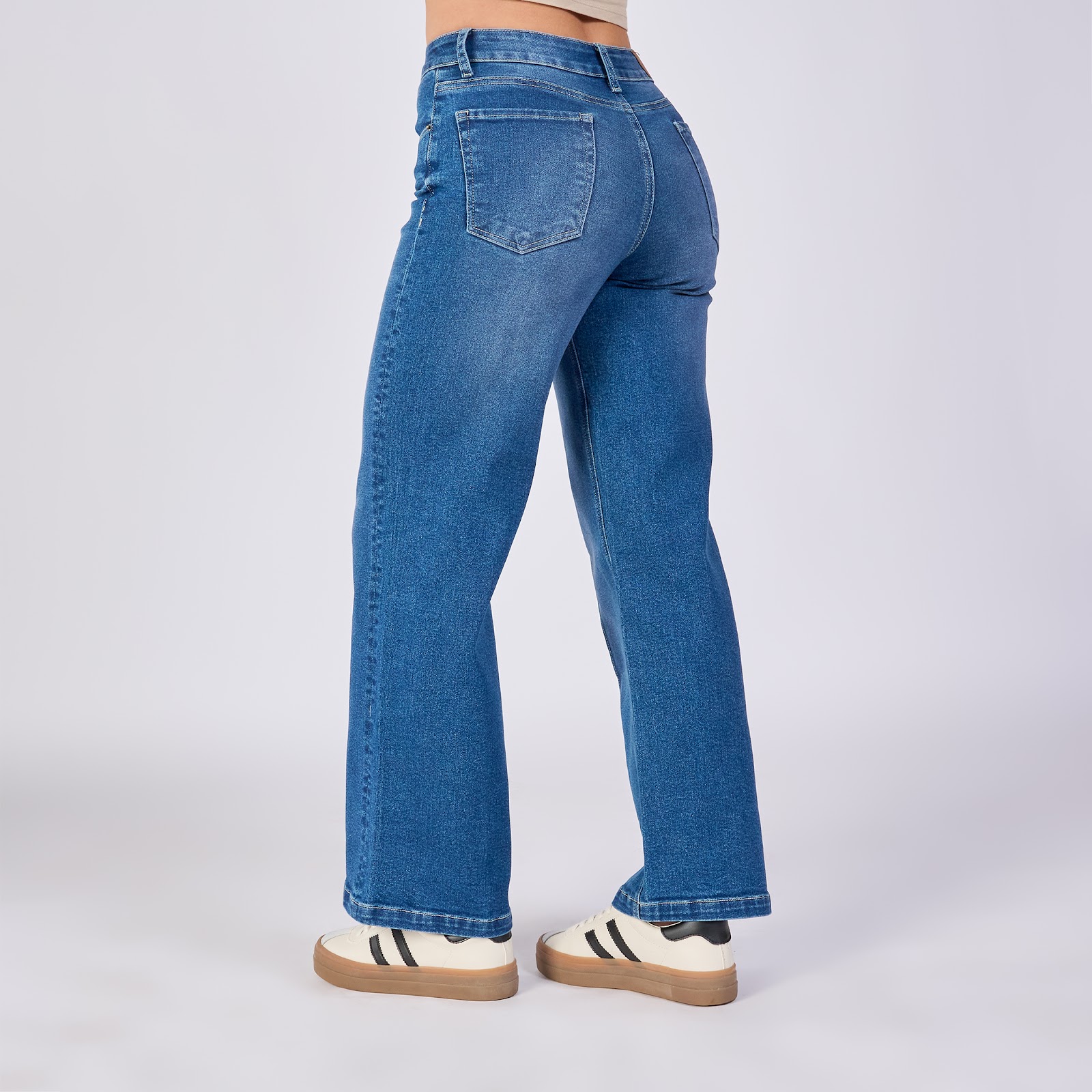 Jean wide leg licrado tiro medio, color azul medio 100% algodón - Vista 5