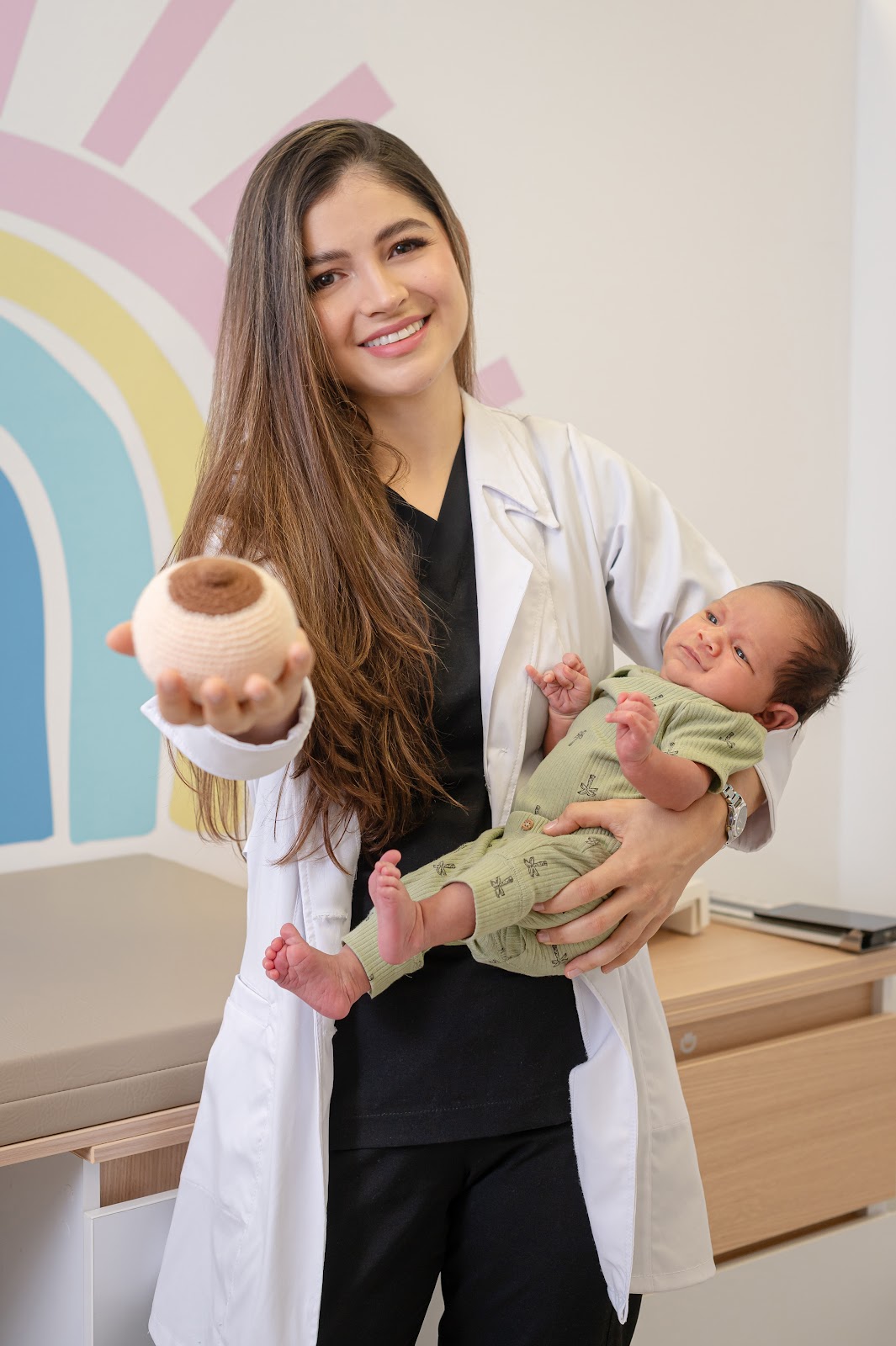 Dra. Laura Mendoza en consulta