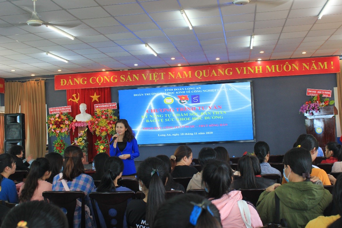 Với nội dung hết sức hữu ích và thiết thực, chương trình đã thu hút đông đảo nữ sinh viên DLA tham gia, lắng nghe những chia sẻ từ chuyên gia tư vấn