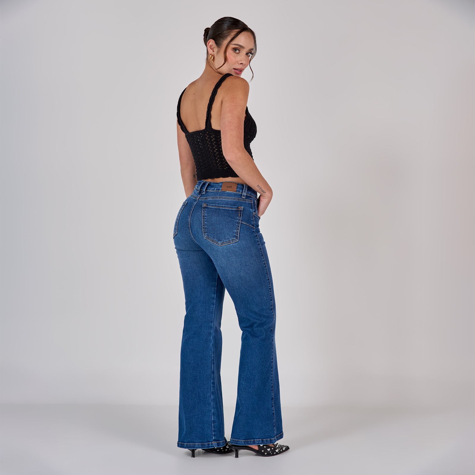 Jean dama flare tiro medio licrado, color Azul oscuro - Vista 3