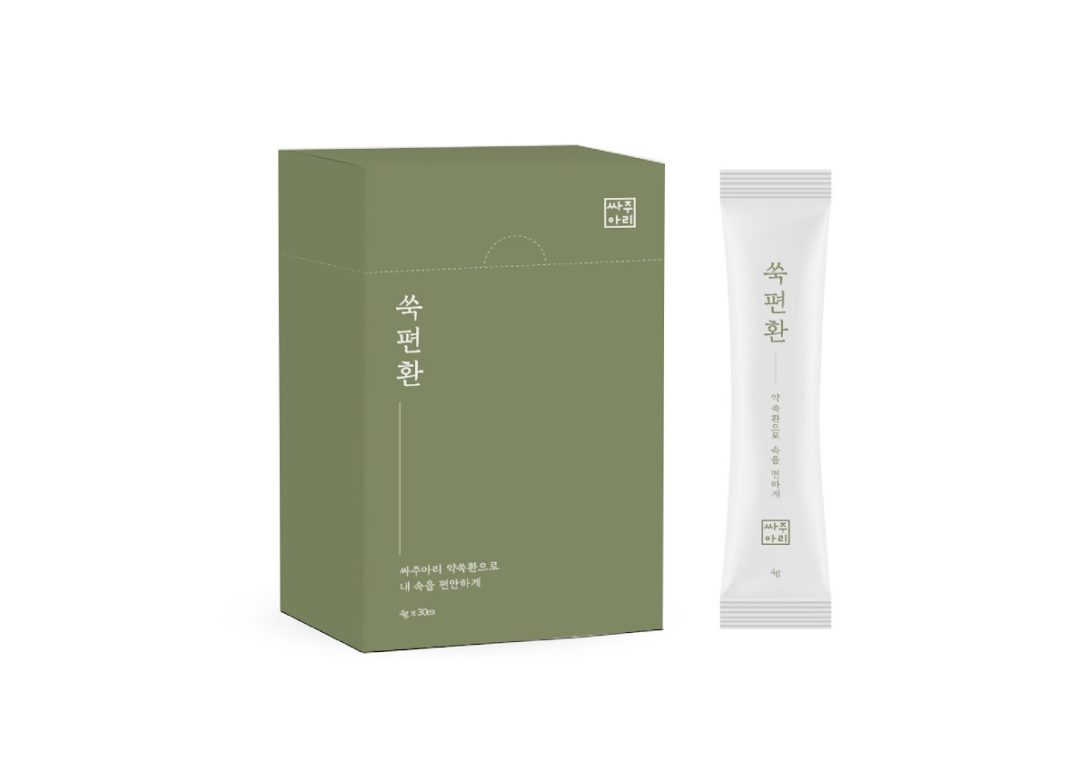 향수 시리즈 패키지 디자인, 깊은 색 배경과 세로로 배치한 제품명으로 라인 안에서 무게감을 준 단상자와 소분 파우치 구성 실제 제작 사례