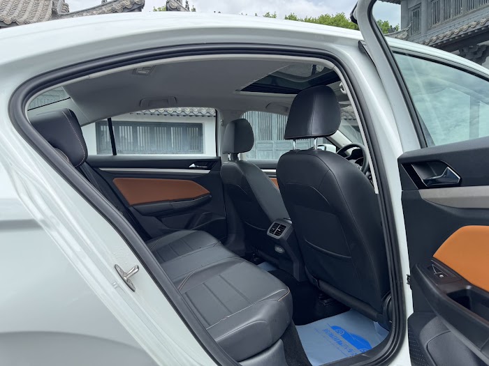 VOLKSWAGEN BORA
