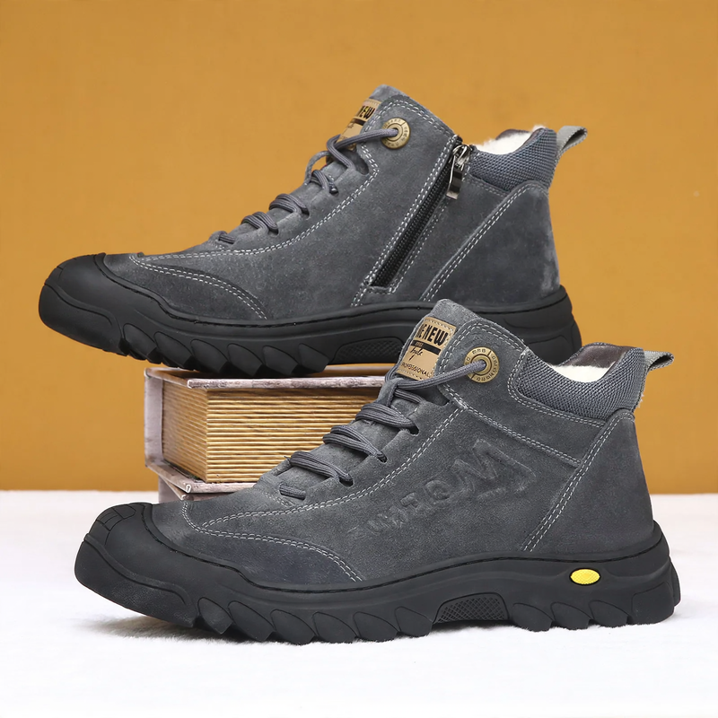 Men's winter boots made of pig leather with wool lining