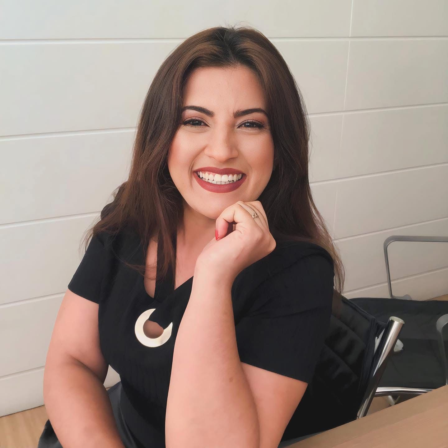Angélica Cunha Dos Santos, Jornalista em Niterói