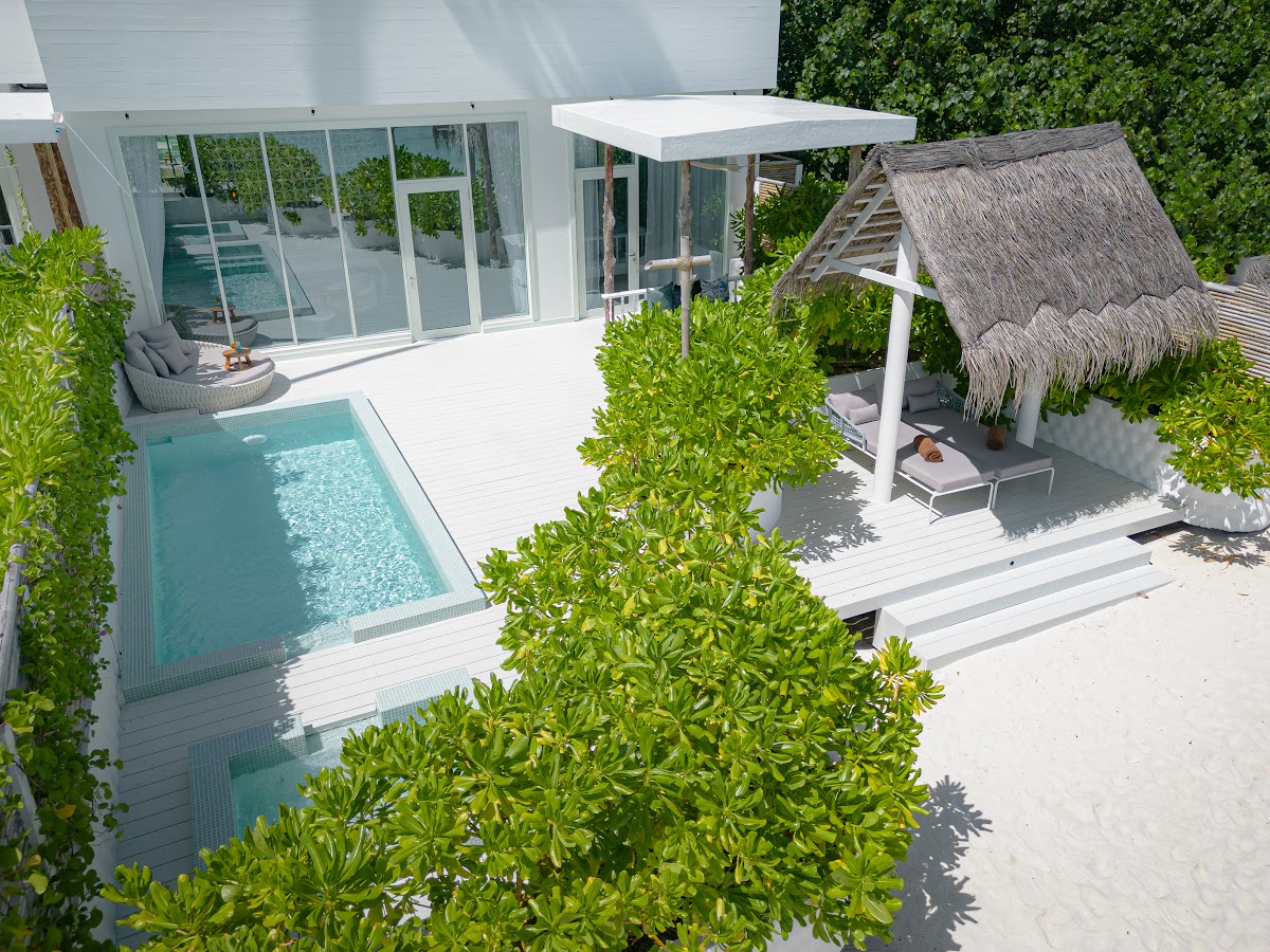 Beach Pool Suites at Malahini Kuda Bandos
