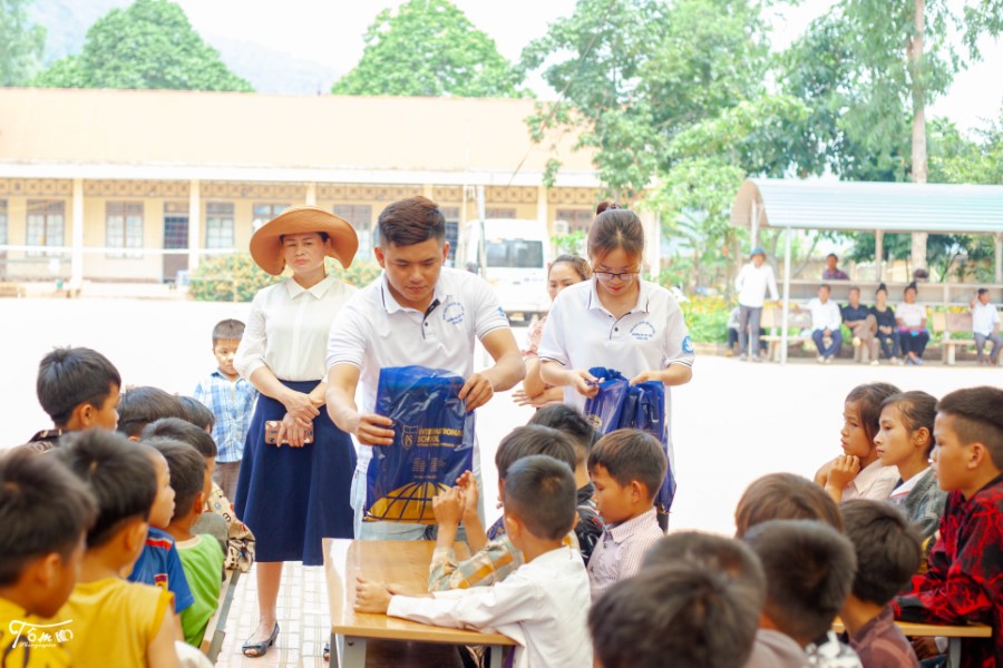 Hội Sinh viên Trường Đại học Tây Bắc tổ chức chương trình tình nguyện tại xã Liệp Tè, huyện Thuận Châu, tỉnh Sơn La