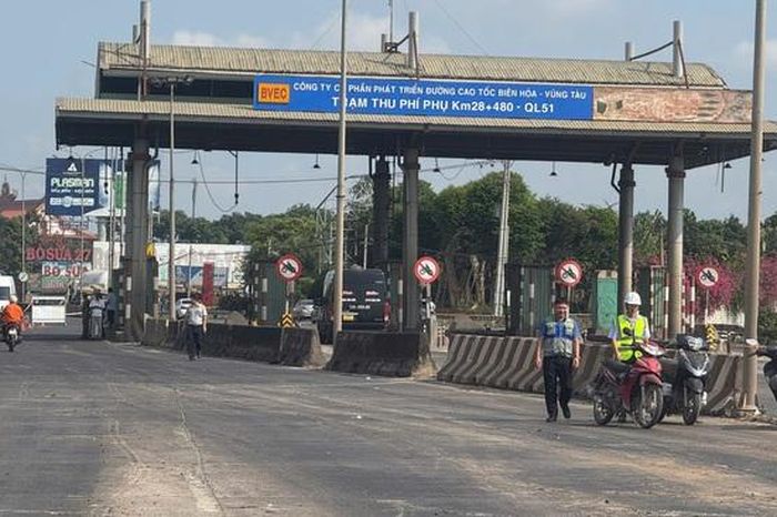 Tháo dỡ trạm thu phí 'án ngữ' trên QL51, trả lại mặt đường thông thoáng cho cửa ngõ Đồng Nai - Tạp chí Người Đưa Tin