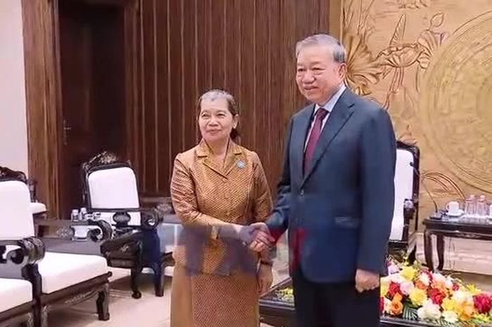 Việt Nam-Campuchia tăng cường hợp tác trong công tác Mặt trận - Báo VietnamPlus