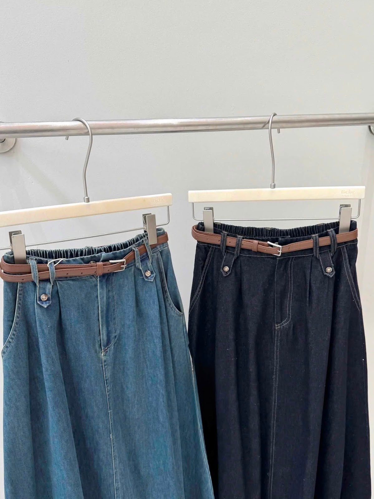 Chân váy dài jean xòe đính đai đinh lưng chun XONXEN SHOP 88820 – Image 5