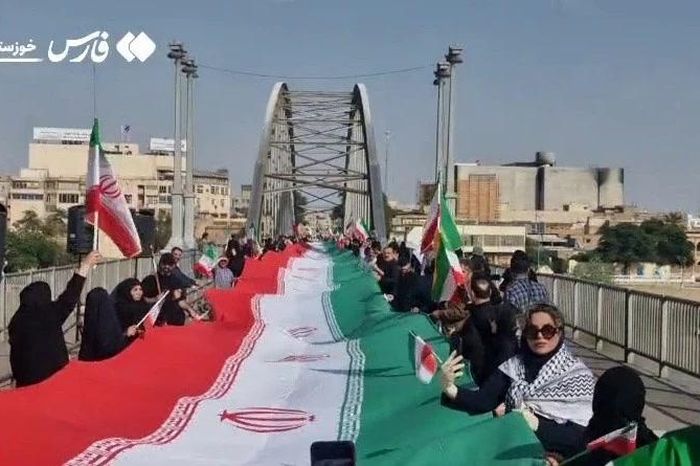 Người Iran lập 'hàng rào sống' phản đối Mỹ tấn công các địa điểm trọng yếu - Báo Tiền Phong